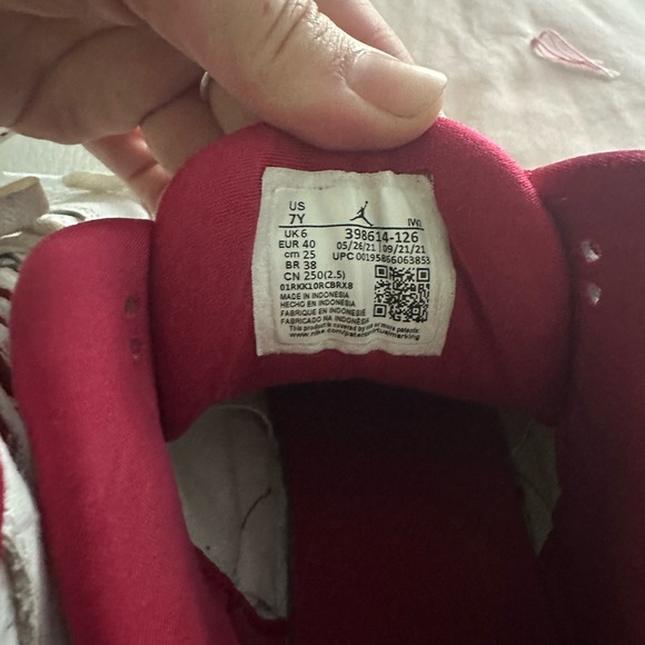 Jordan 3 cardinal red size 7Y/mens 7/womens 8.5 - Picture 3 of 5